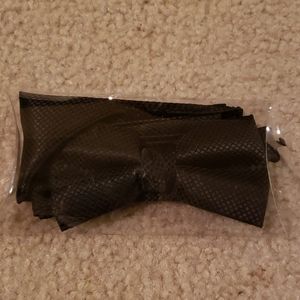 Brand new clip on bow tie